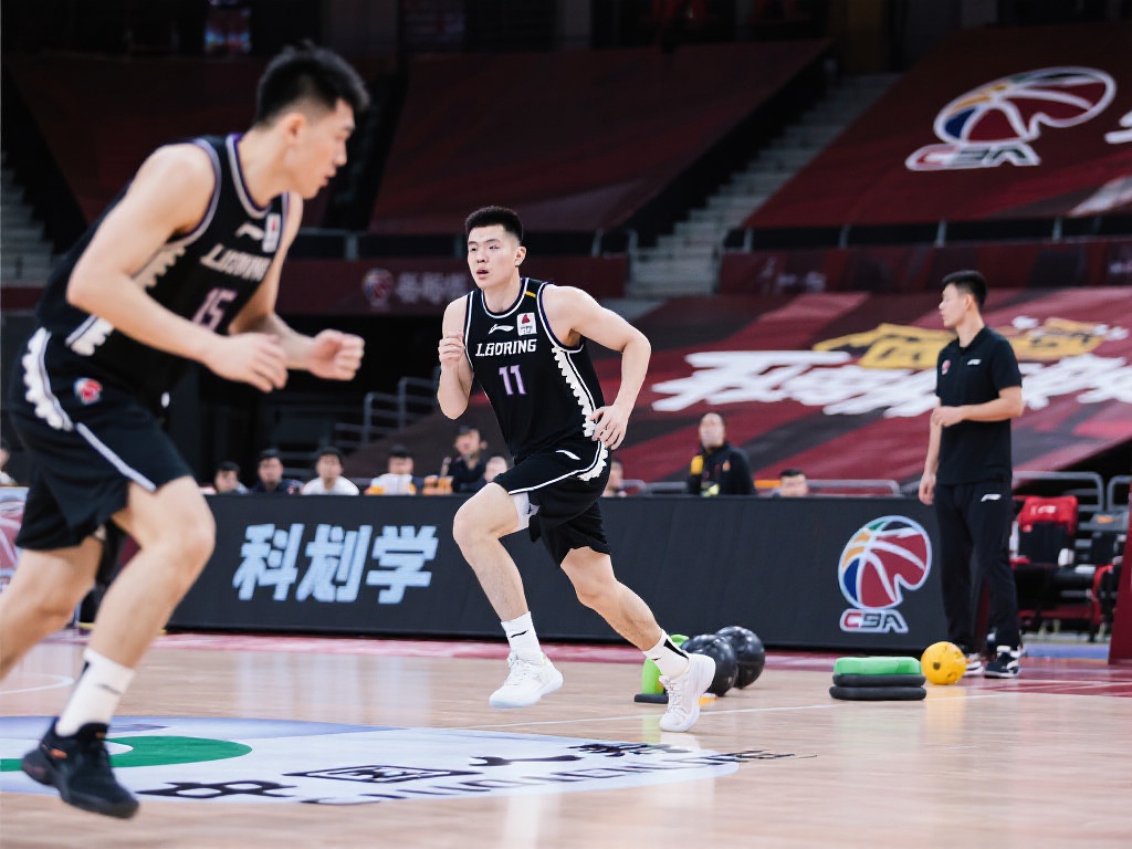 山西队健身训练视频曝光:全力备战进行中 以CBA联赛中的强队为例,健身训练往往是