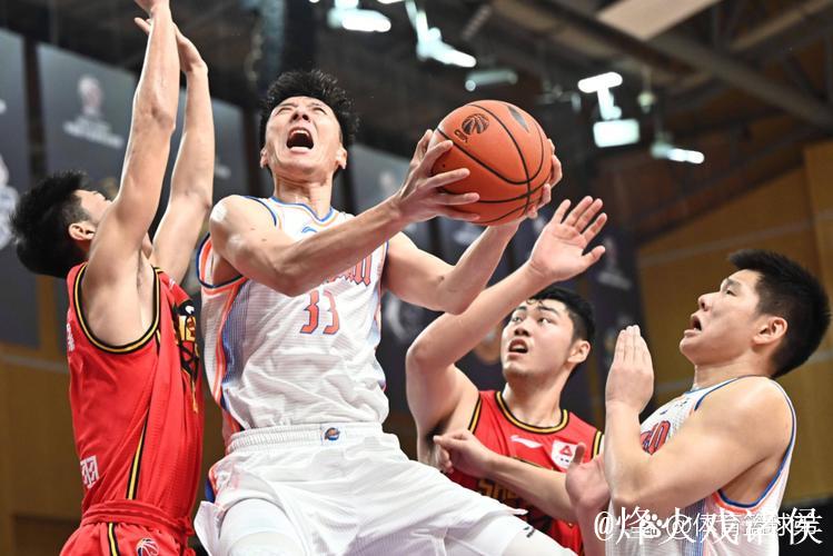 四川男篮单节狂胜19分 全运会小组赛力克上海队